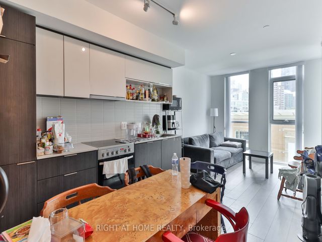 406 - 159 Wellesley St E