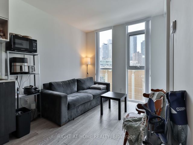 406 - 159 Wellesley St E