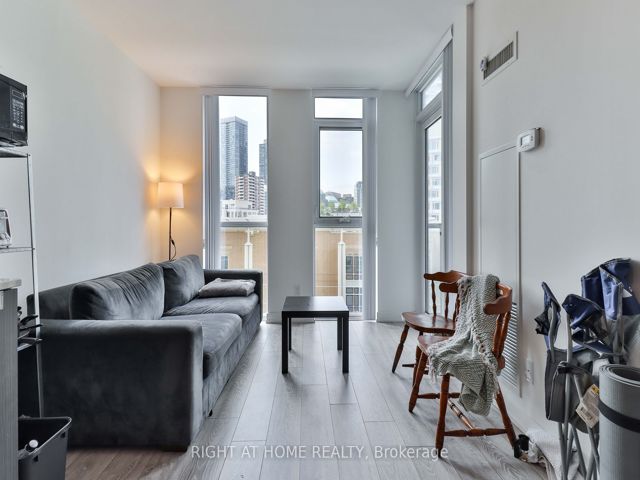 406 - 159 Wellesley St E