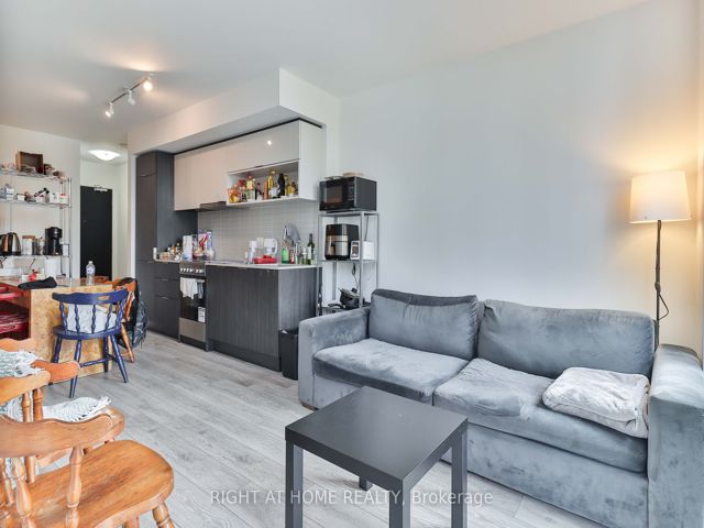 406 - 159 Wellesley St E