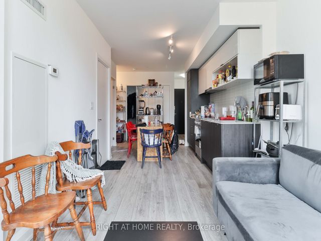 406 - 159 Wellesley St E