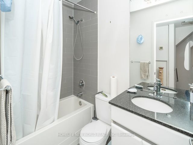 PH03 - 38 Niagara St