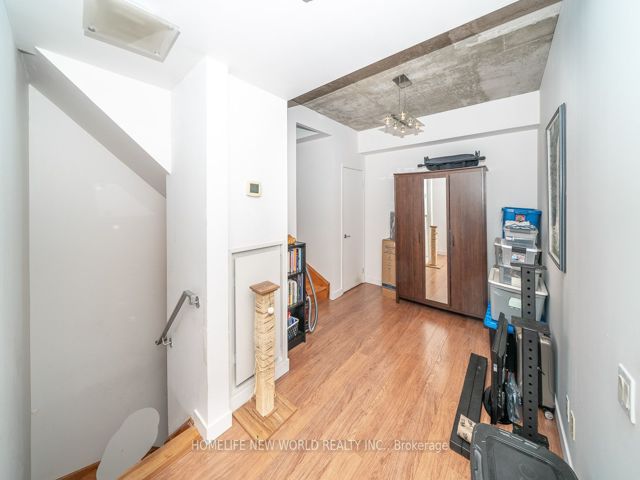 PH03 - 38 Niagara St