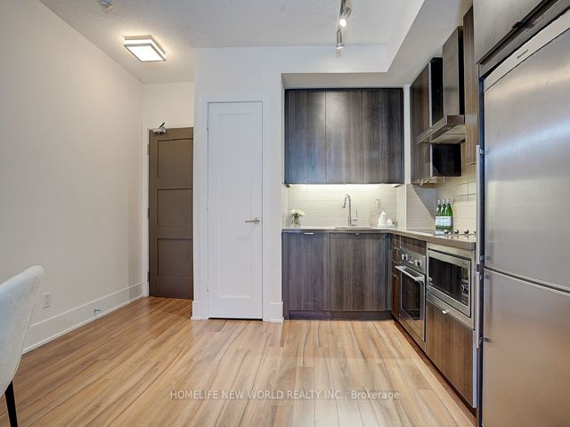 1312A - 300 Front St W