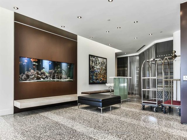1109 - 208 Queens Quay W