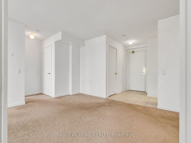 522 - 650 Lawrence Ave W
