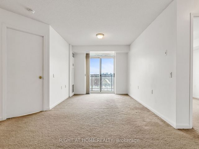 522 - 650 Lawrence Ave W