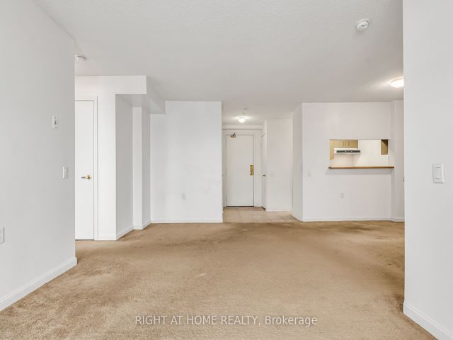 522 - 650 Lawrence Ave W