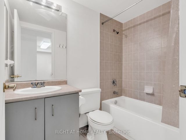 522 - 650 Lawrence Ave W