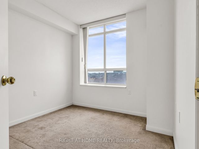 522 - 650 Lawrence Ave W