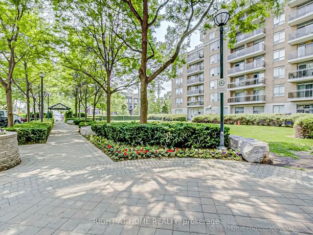 522 - 650 Lawrence Ave W