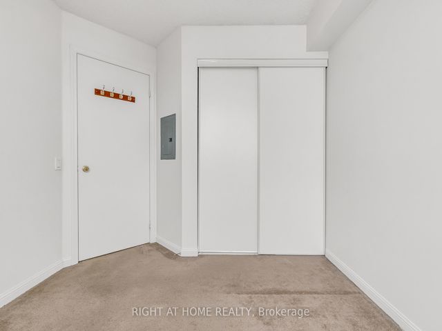 522 - 650 Lawrence Ave W