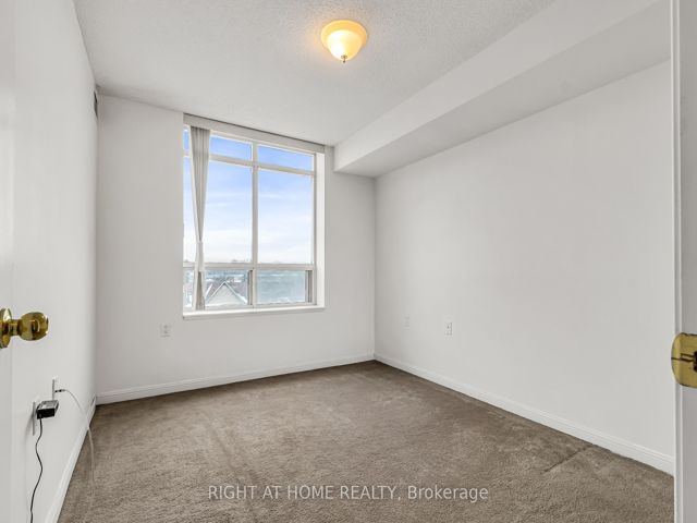 522 - 650 Lawrence Ave W