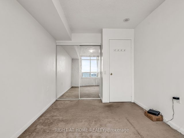 522 - 650 Lawrence Ave W