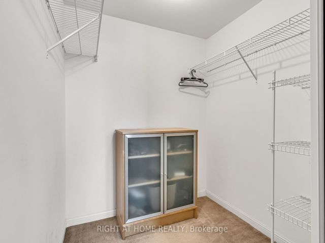522 - 650 Lawrence Ave W