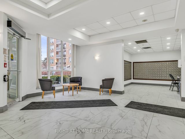 522 - 650 Lawrence Ave W
