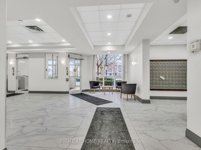 522 - 650 Lawrence Ave W