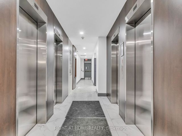 522 - 650 Lawrence Ave W
