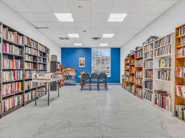 522 - 650 Lawrence Ave W