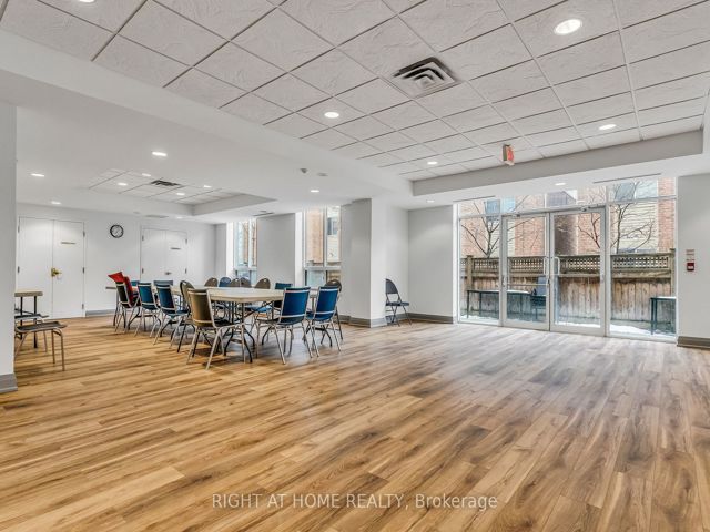 522 - 650 Lawrence Ave W