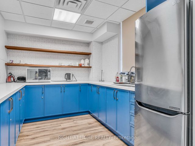 522 - 650 Lawrence Ave W