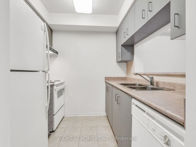 522 - 650 Lawrence Ave W