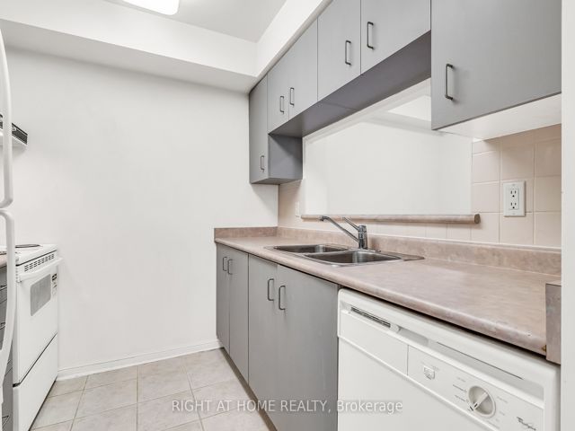 522 - 650 Lawrence Ave W