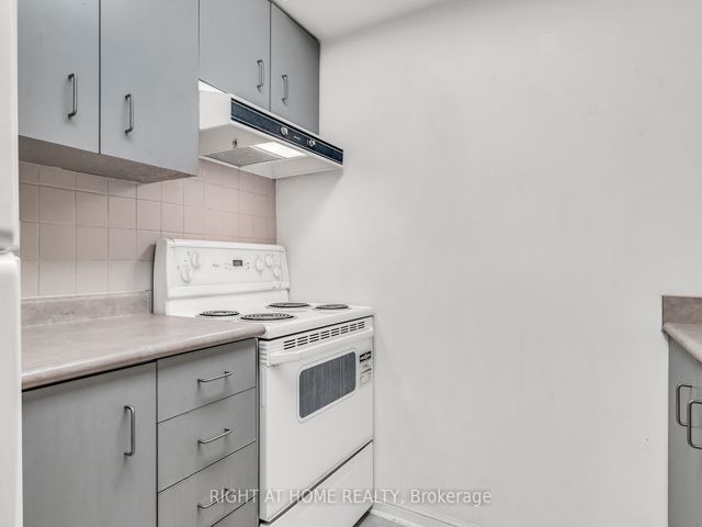 522 - 650 Lawrence Ave W