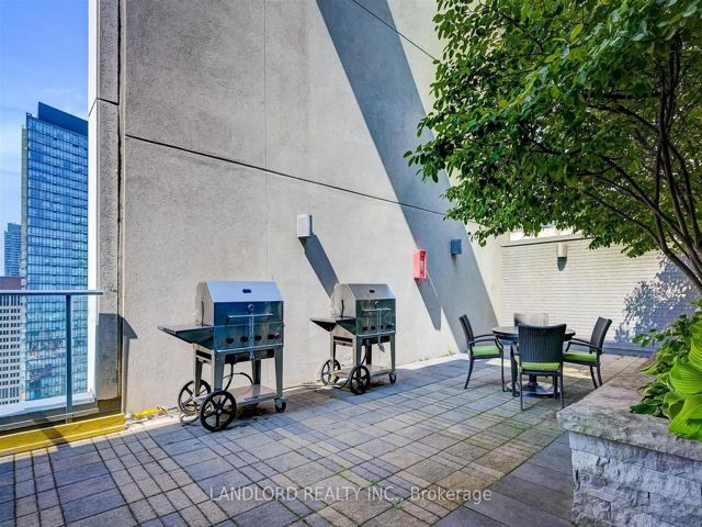 2007 - 770 Bay St