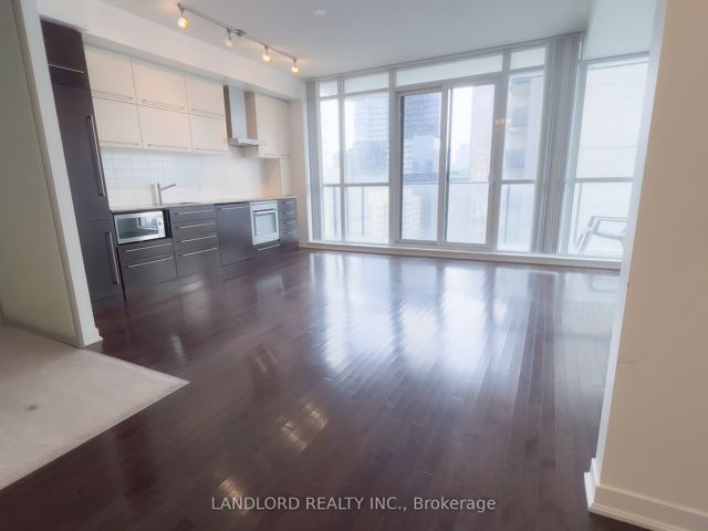2007 - 770 Bay St