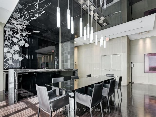 2007 - 770 Bay St