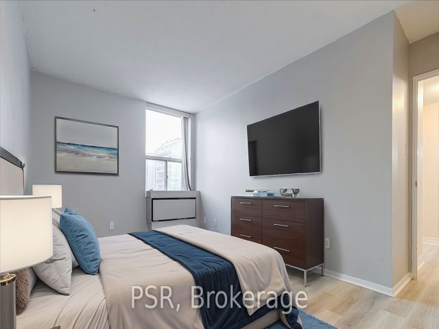 206E - 30 Fashion Roseway