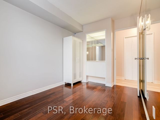 206E - 30 Fashion Roseway
