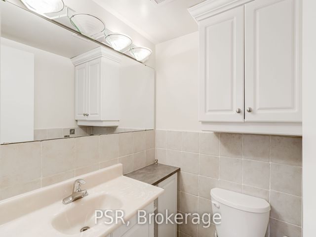 206E - 30 Fashion Roseway