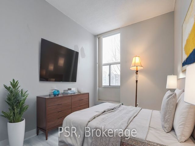 206E - 30 Fashion Roseway