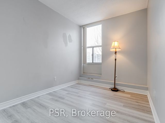 206E - 30 Fashion Roseway