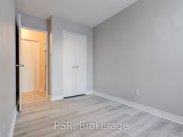 206E - 30 Fashion Roseway