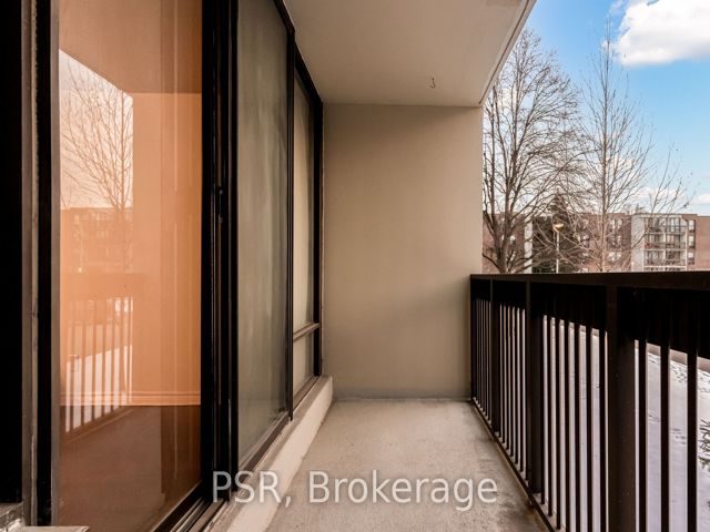 206E - 30 Fashion Roseway