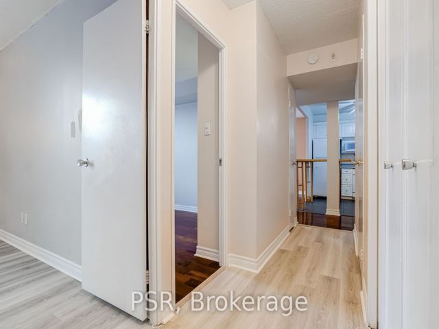 206E - 30 Fashion Roseway