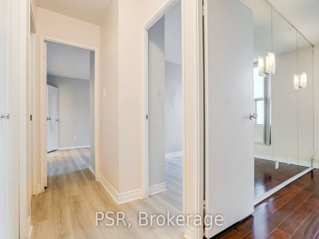 206E - 30 Fashion Roseway