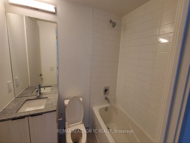 1717 - 158 Front St E