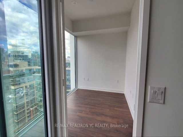 1717 - 158 Front St E