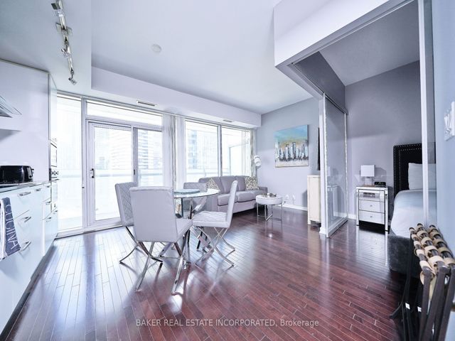 1511 - 12 York St