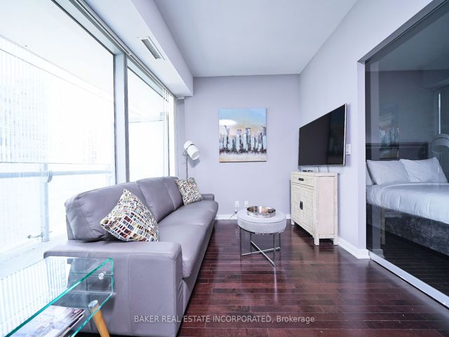 1511 - 12 York St