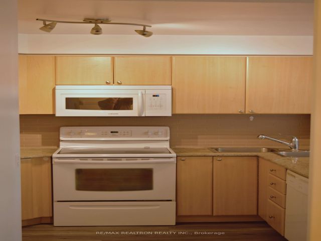 3113 - 763 Bay St
