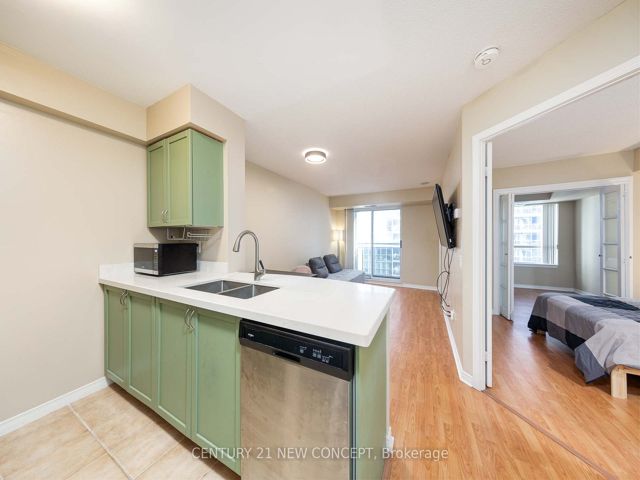 1112 - 155 Beecroft Rd