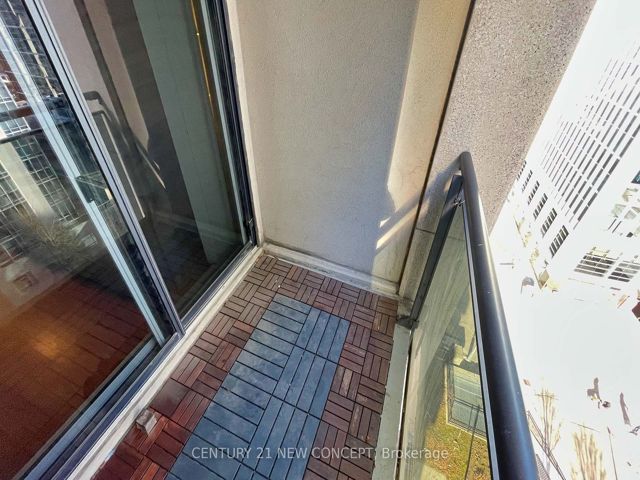 1112 - 155 Beecroft Rd