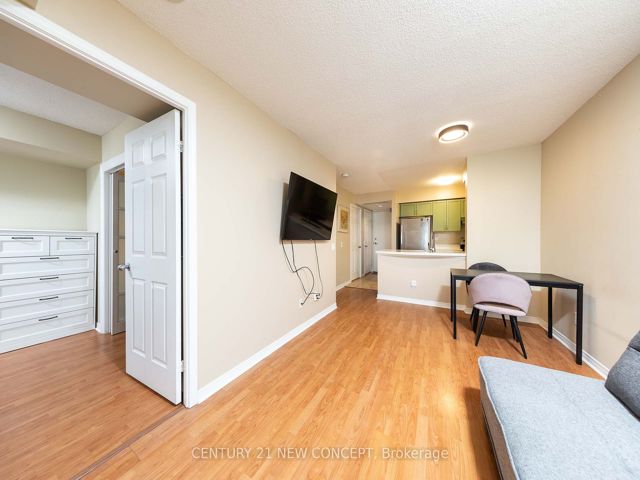 1112 - 155 Beecroft Rd