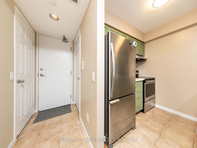 1112 - 155 Beecroft Rd