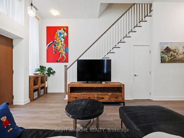 Th6 - 6 Parkwood Ave